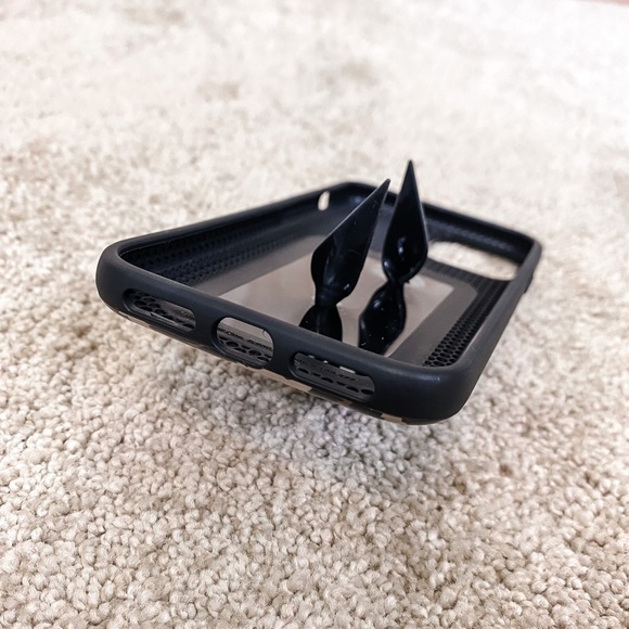 Loopy Leopard iPhone 11 Pro Phone Case - Picture 7 of 7